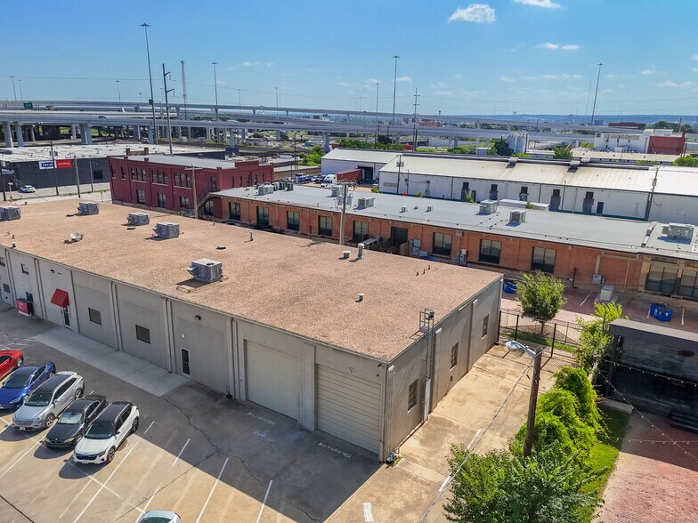 More Photos Of 304 E Vickery Blvd, Fort Worth Warehouse For Lease
