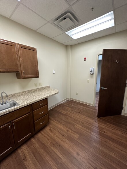More Photos Of 101 Financial Dr, Elizabethtown Medical For Lease
