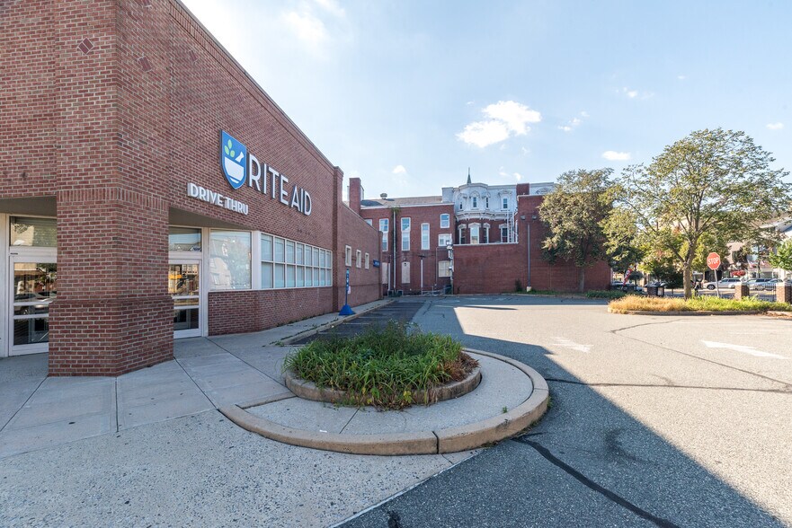 More Photos Of 340 E High St, Pottstown Drugstore For Sale