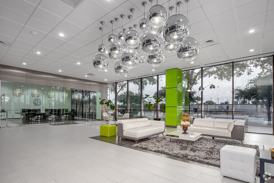 More Photos Of 2350 Valley View Ln, Dallas Loft Creative Space For Lease