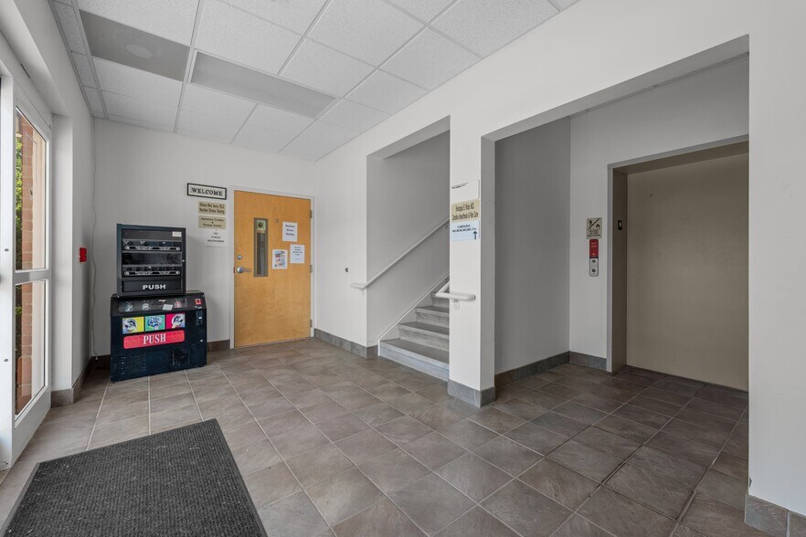 More Photos Of 2961 Crouse Ln, Burlington Medical For Lease