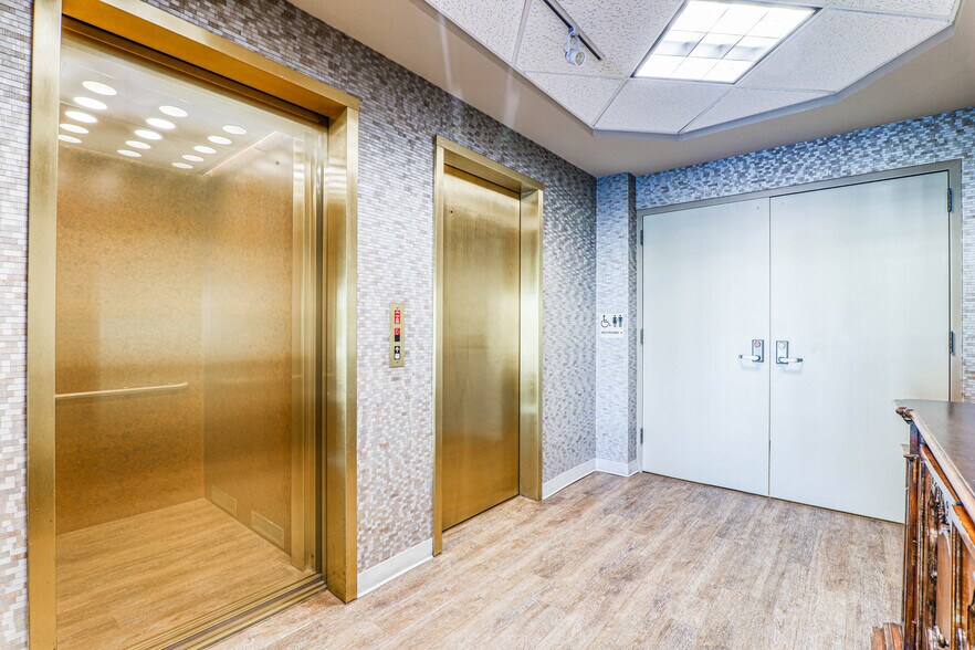 More Photos Of Sundland Park & Mesa Hills Dr., El Paso Office For Lease