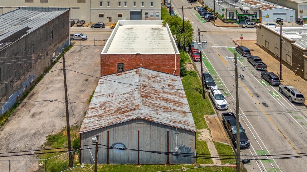 More Photos Of 1901 Strand St, Galveston Flex For Sale