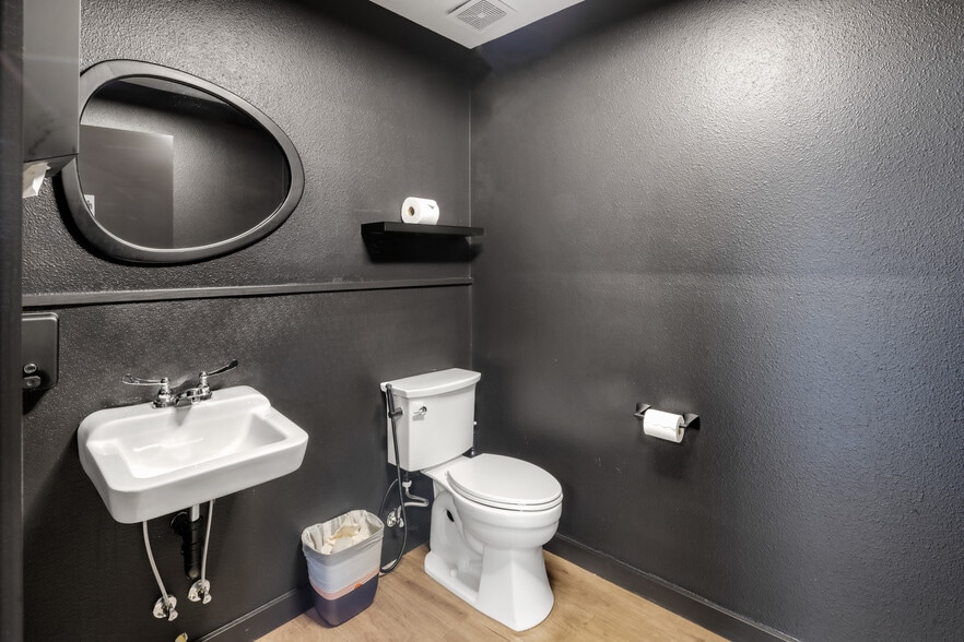 More Photos Of 2192 W College Ave, Englewood Warehouse For Sale