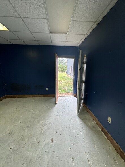 More Photos Of 11101 Highway 28 S, Parksville Warehouse For Sale