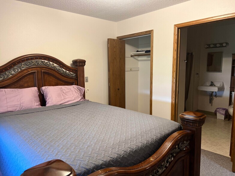 More Photos Of 215 E Church St, Lewellen Hotel For Sale