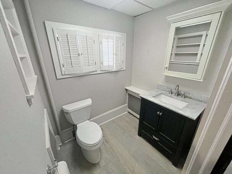 More Photos Of 510 Swede St, Norristown Office For Sale