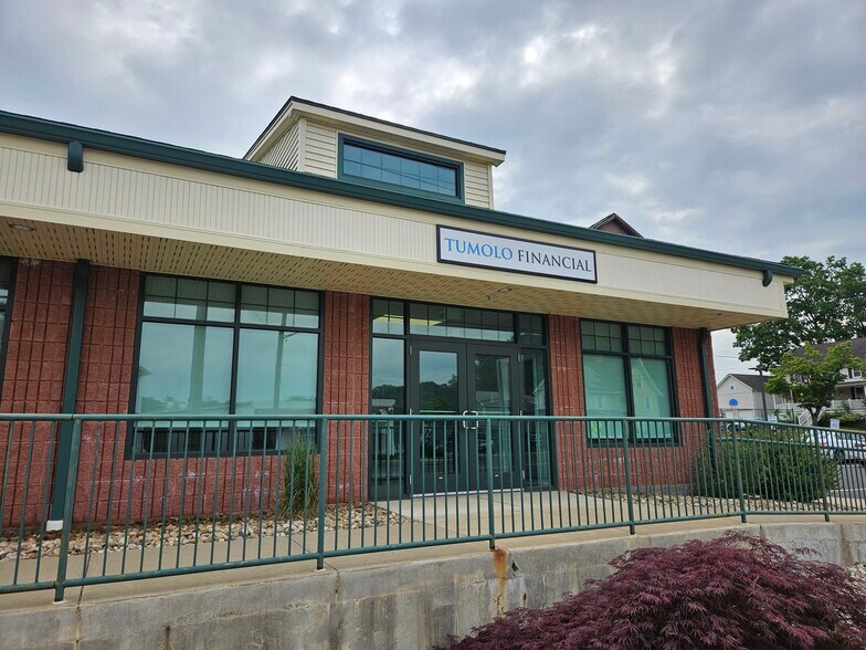 More Photos Of 134 Main Street Ext, Middletown Storefront For Lease