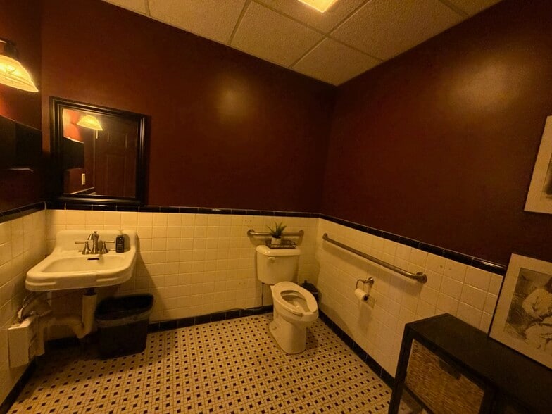 More Photos Of 9 W Broad St, Newnan Medical For Lease