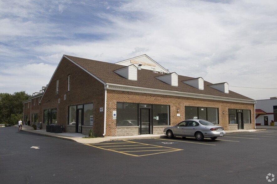 More Photos Of 1187 N Farnsworth Ave, Aurora Storefront Retail Residential For Lease