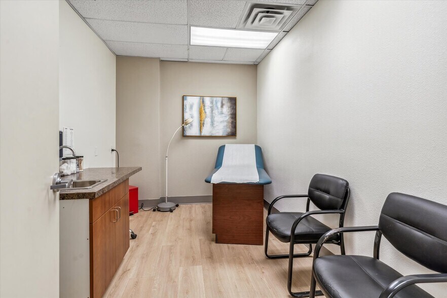 More Photos Of 4220 N 20th Ave, Phoenix Medical For Lease