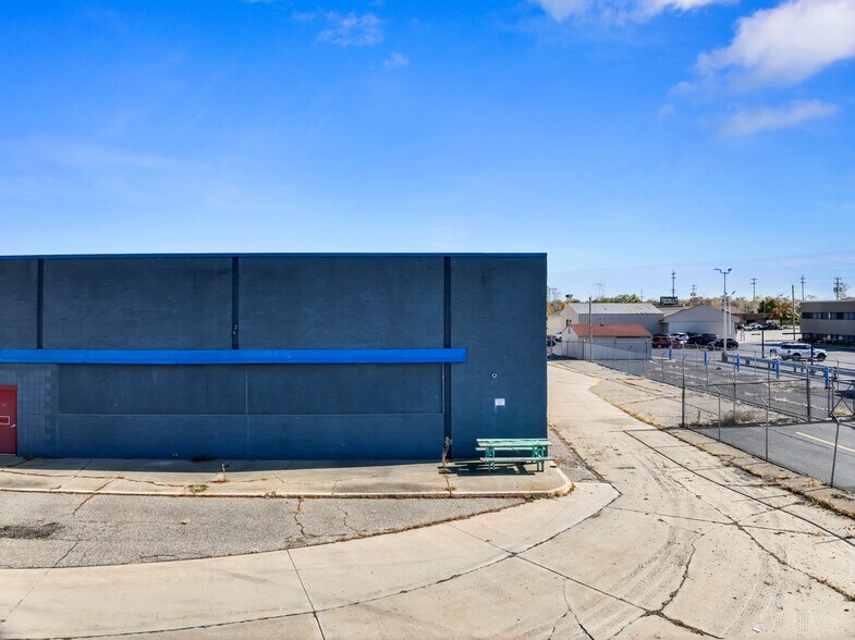 More Photos Of 2010 N Dort Hwy, Flint Service For Sale