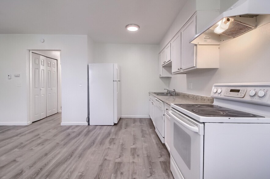 More Photos Of 1422 Macon St, Aurora Apartments For Sale