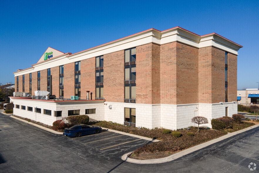 More Photos Of 13330 Cicero Ave, Crestwood Hotel For Sale