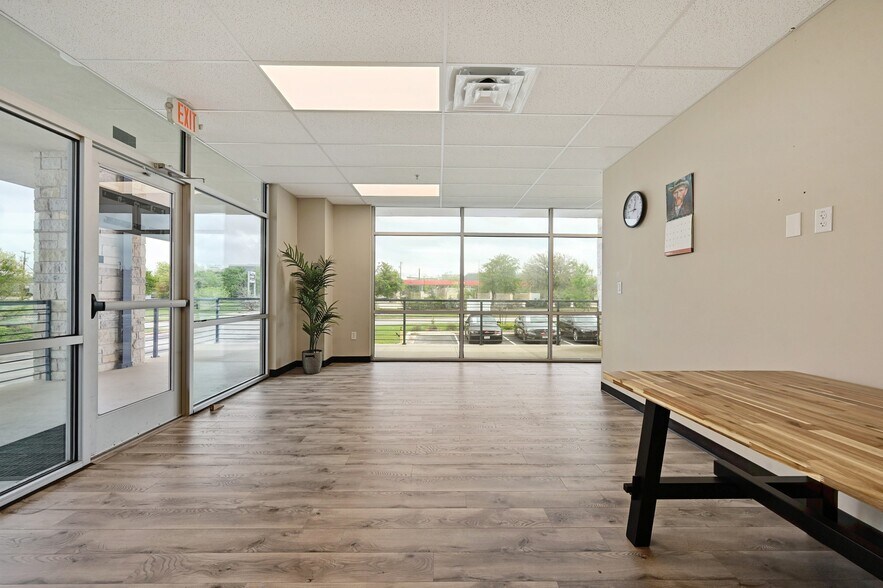 More Photos Of 2050 Double Creek Dr, Round Rock Medical For Lease