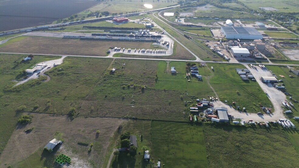 More Photos Of 4005 Windmill Rd, Joshua Land For Sale