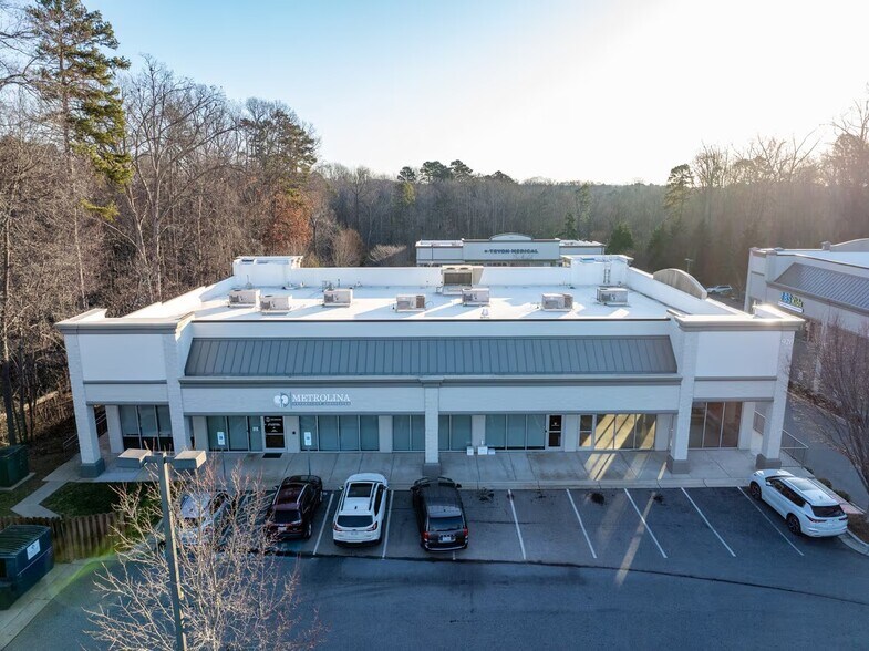 More Photos Of 920 Cox Rd, Gastonia Unknown For Lease