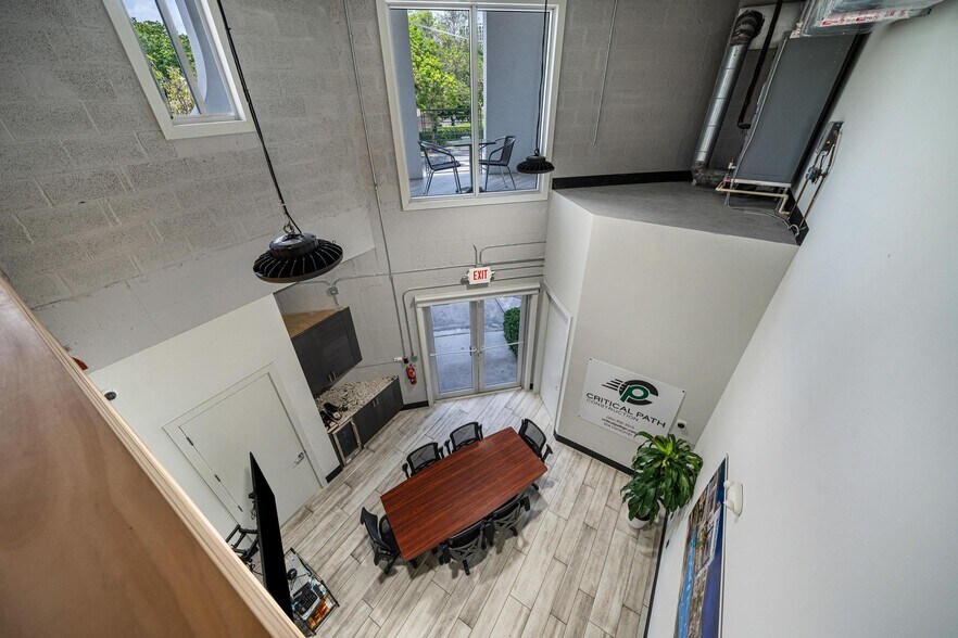 More Photos Of 3305 SW 37th Ave, Miami Office For Sale