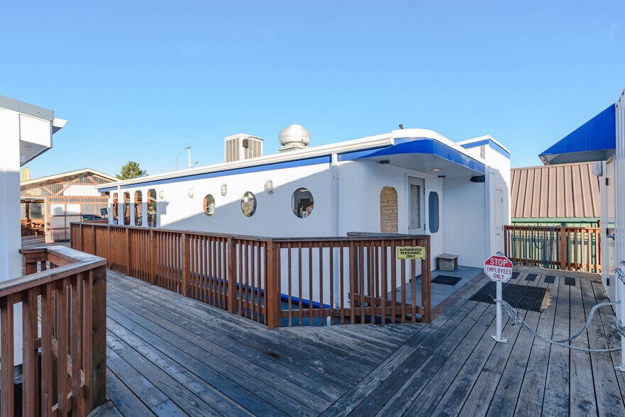More Photos Of 102 Hall Ave, Coos Bay Restaurant For Sale