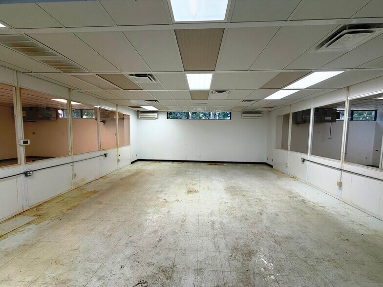 More Photos Of 10061 Amberwood Rd, Fort Myers Flex For Lease