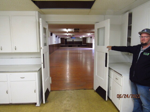 More Photos Of 301 N Washington St, Ardmore Distribution For Sale