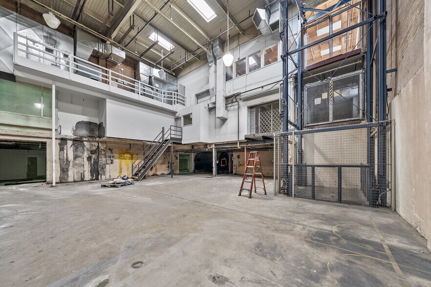 More Photos Of 33 N Fir St, Medford Industrial For Sale