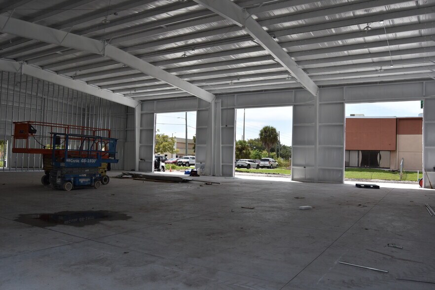 More Photos Of 7125 114th Ave, Largo Warehouse For Lease