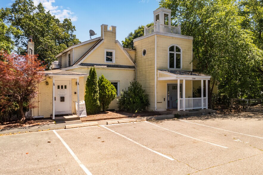Primary Photo Of 2589 Boston Rd, Wilbraham Restaurant For Sale