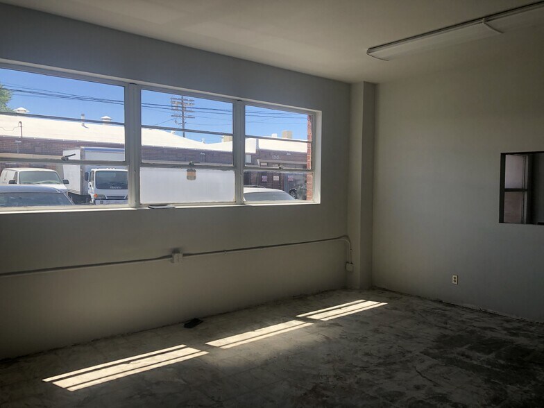 More Photos Of 12017-12021 Vose St, North Hollywood Warehouse For Lease
