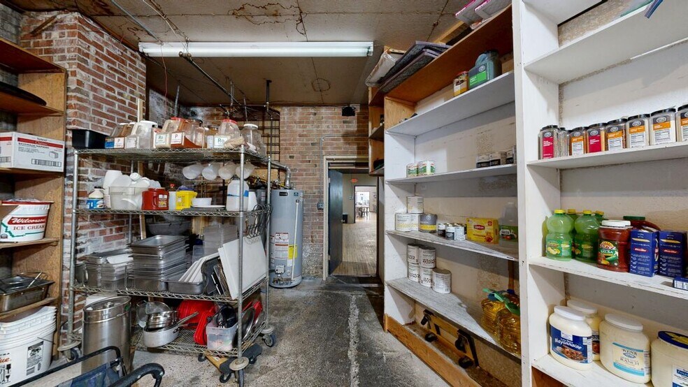 More Photos Of 316 N Center Ave, Hardin Specialty For Sale