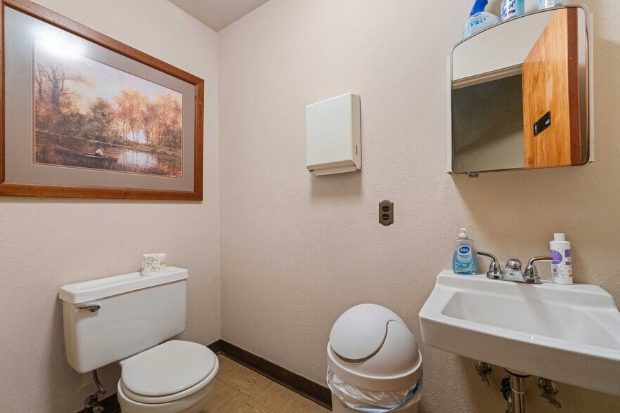 More Photos Of 340 Central Ave, Coos Bay Medical For Lease