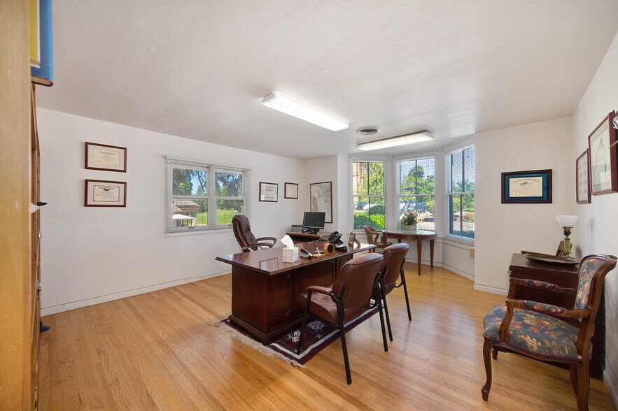 More Photos Of 1407-1409 Lincoln Way, Auburn Office For Sale