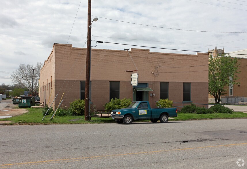 More Photos Of 301 N College St, Waxahachie Storefront Retail Office For Lease