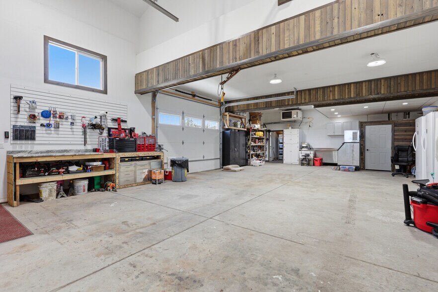 More Photos Of 11700 Sturgis Rd, Summerset Warehouse For Sale