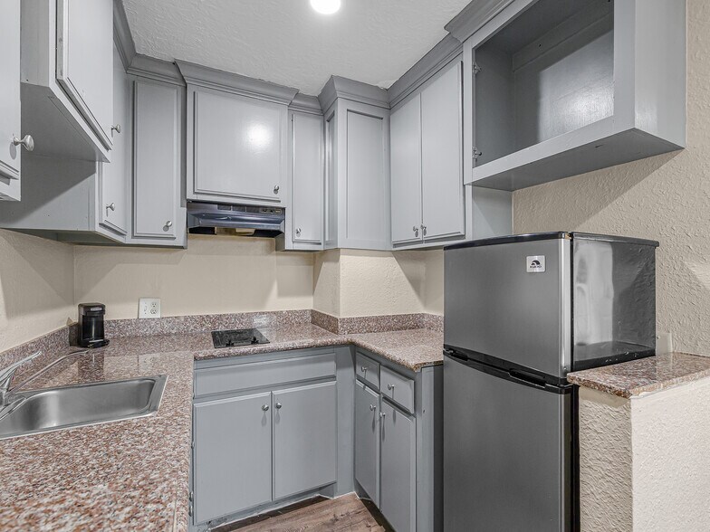 More Photos Of 6712 Morningside Dr, Houston Hospitality For Sale