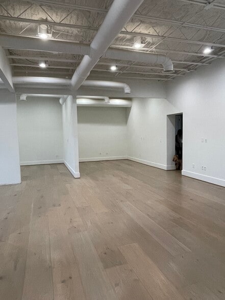 More Photos Of 3315 Mercer St, Houston Office For Sale
