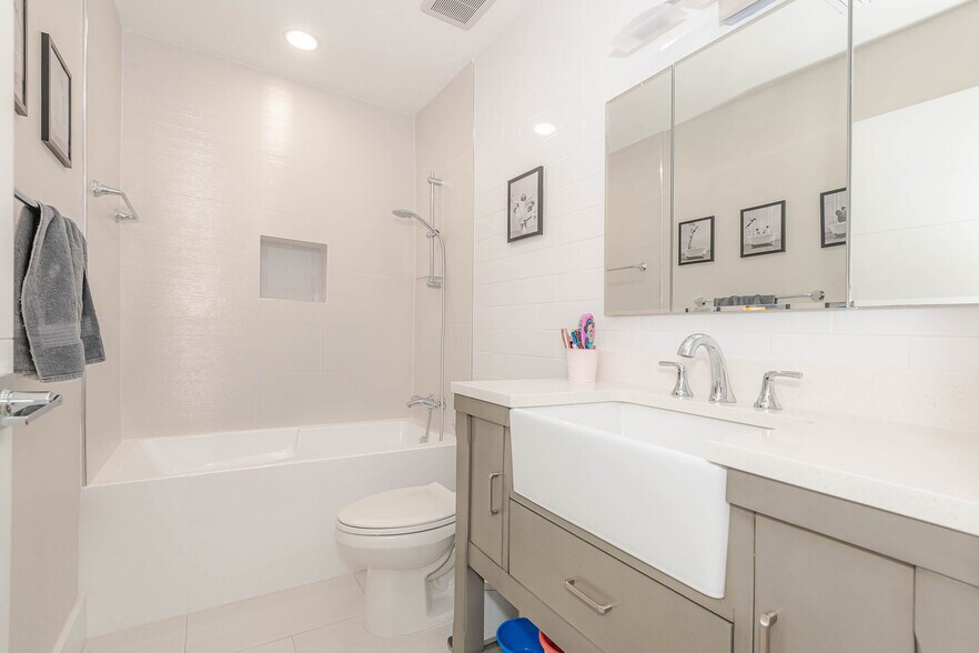 More Photos Of 302 SW 2nd Ave, Dania Beach Multifamily For Sale