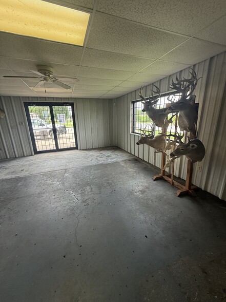 More Photos Of 542-544 Chestnut St, Skiatook Warehouse For Lease