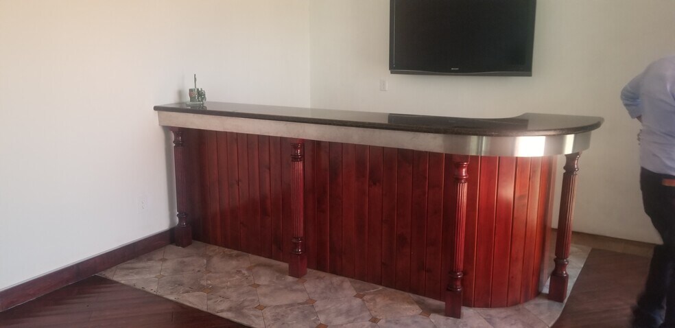 More Photos Of 10800 S Prairie Ave, Inglewood Service Station For Lease