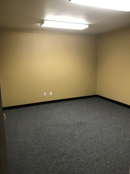 More Photos Of 9136-9154 Will Clayton Pky, Humble Flex For Lease