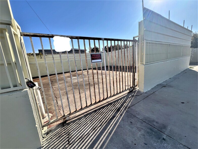 More Photos Of 10601 S Prairie Ave, Inglewood Freestanding For Lease