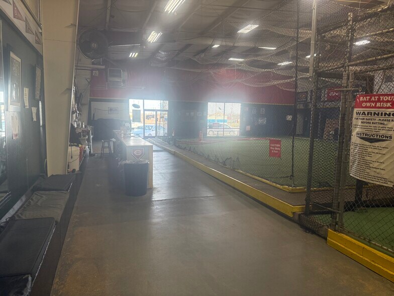 More Photos Of 3152 1/2 Dixie Hwy, Erlanger Health Club For Sale