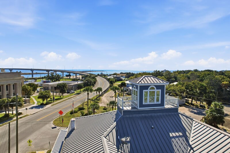 More Photos Of 51 Avenue C, Apalachicola Hotel For Sale