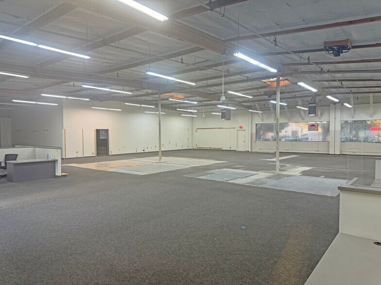More Photos Of 1801 Piner Rd, Santa Rosa Showroom For Sale