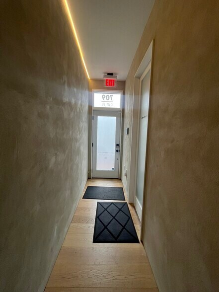 More Photos Of 709 D St SE, Washington Storefront For Lease