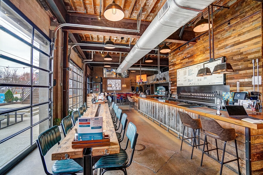 More Photos Of 463 W Town St, Columbus Restaurant For Sale