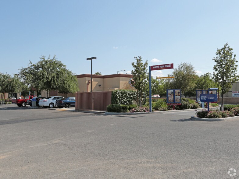 More Photos Of 323 W Shaw Ave, Clovis Unknown For Lease