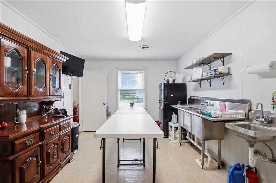 More Photos Of 1002 Oakwood Ave NW, Huntsville Office Residential For Lease