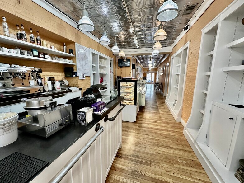 More Photos Of 49 Main St, Westport Storefront Retail Office For Lease