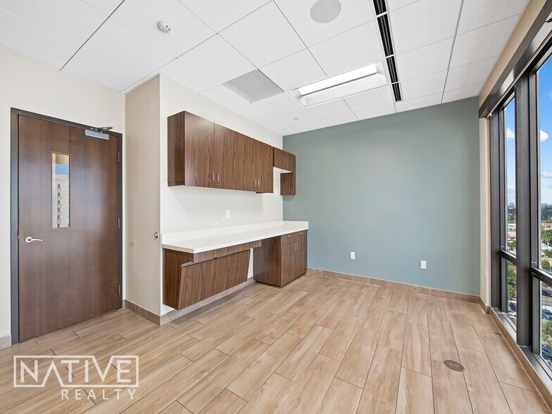 More Photos Of 1909 Tyler St, Hollywood Office For Lease